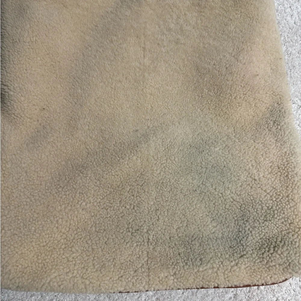 YVES SAINT LAURENT
Beige Shearling North South Tote Bag - Picture 4 of 4